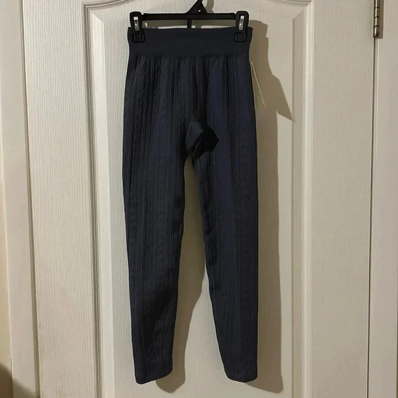 Girls size 8 seamless flat scene for comfort leggings, moisture wicking NWT $22 - Picture 1 of 5